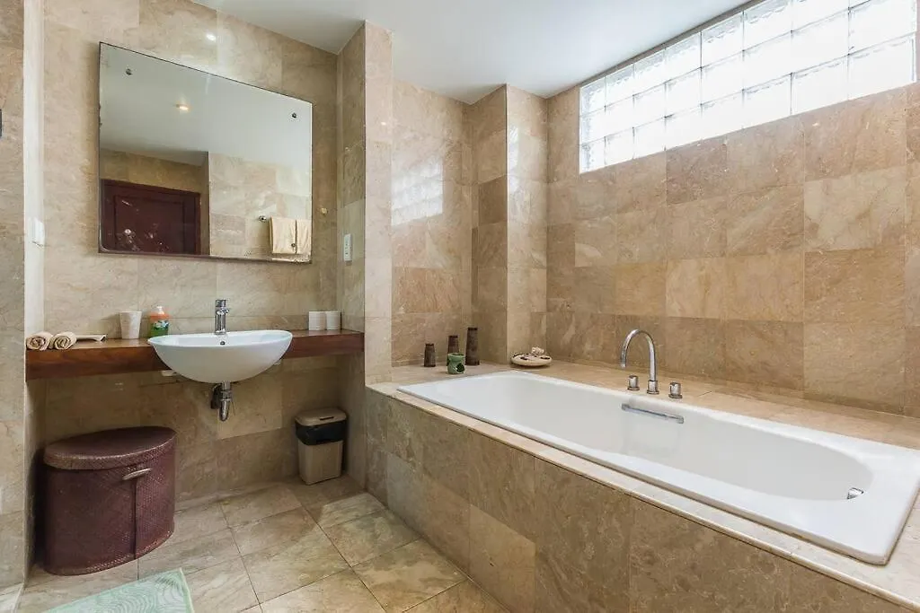 Quiet Central Seminyak 2Bd 2 Bath And Walk To Eat St Indonezja