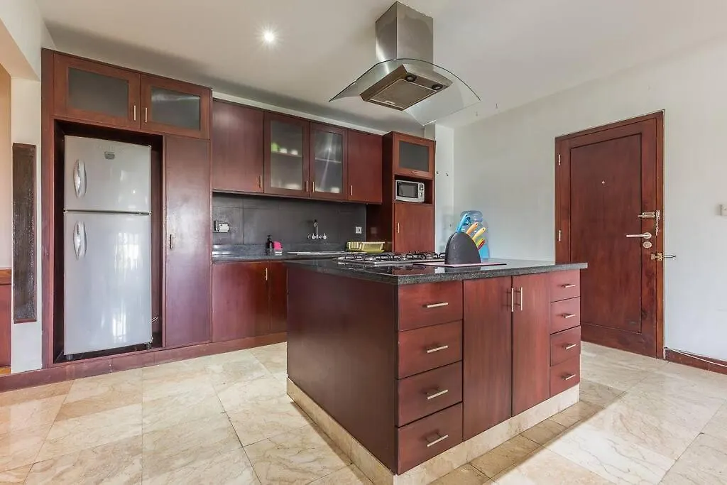 Apartament Quiet Central Seminyak 2Bd 2 Bath And Walk To Eat St