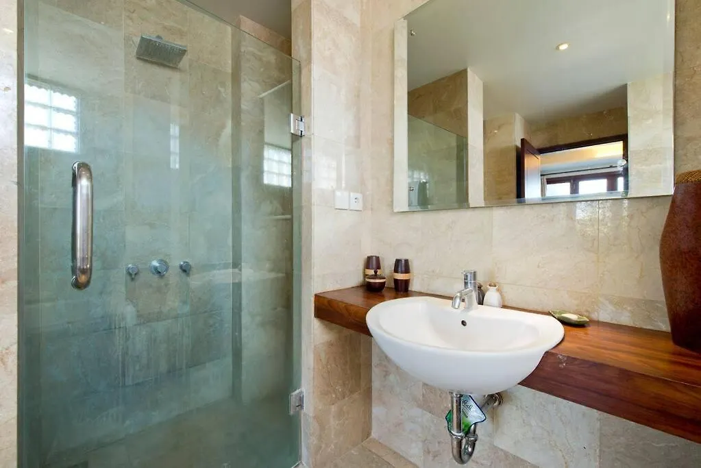 Quiet Central Seminyak 2Bd 2 Bath And Walk To Eat St Apartament
