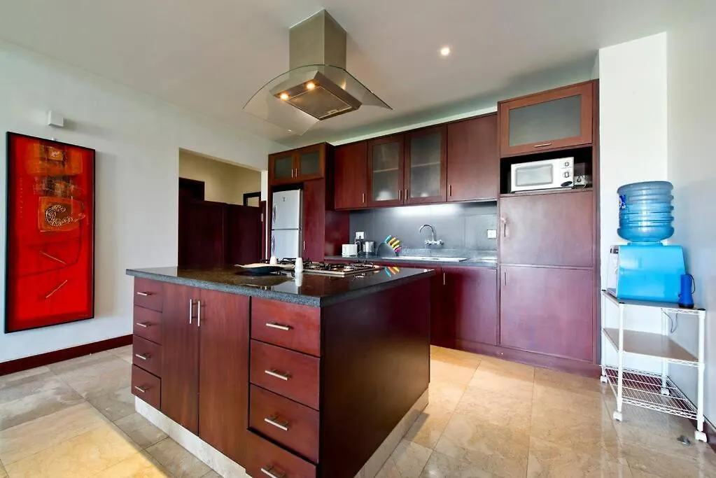 Quiet Central Seminyak 2Bd 2 Bath And Walk To Eat St 0*,  Indonezja